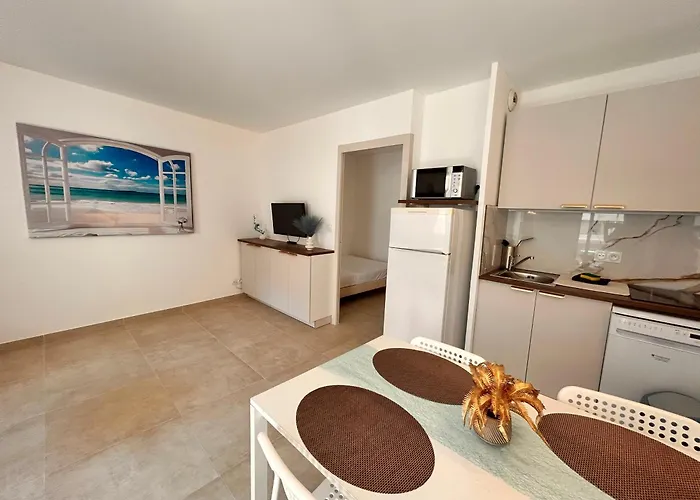 公寓 Paradis- 4 Pers, Neuf, Hyper Centre ! A 2 Mn- Climatise Saint-Raphaël